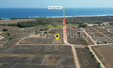 Se Vende Amplio terreno con vista al mar en Playa Agua Blanca