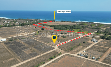 Se Vende Amplio terreno con vista al mar en Playa Agua Blanca