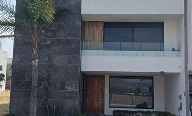 CASA EN RENTA EN LOMAS DE ANGELÓPOLIS CON ROOF GARDEN