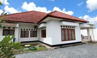 Rumah Super Luas dekat Jalan Damai Palagan