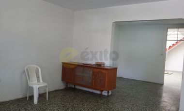 VENTA DE CASA DE DOS PISOS EN AV. CIRCUNVALACION URB. PIURA