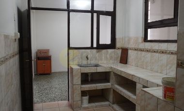 VENTA DE CASA DE DOS PISOS EN AV. CIRCUNVALACION URB. PIURA