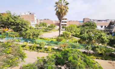 Se Vende Casa A Precio De Terreno Por Remodelar Frente A Parque