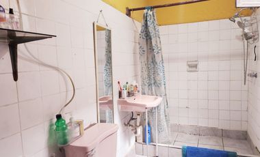 Se Vende Casa A Precio De Terreno Por Remodelar Frente A Parque