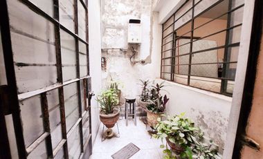 Se Vende Casa A Precio De Terreno Por Remodelar Frente A Parque