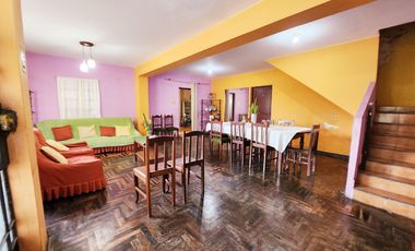 Se Vende Casa A Precio De Terreno Por Remodelar Frente A Parque