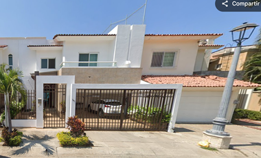 GRAN OPORTUNIDAD DE INVERSION EN PUERTO VALLARTA JALISCO CASA A UNOS METROS DE LA PLAYA!