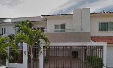GRAN OPORTUNIDAD DE INVERSION EN PUERTO VALLARTA JALISCO CASA A UNOS METROS DE LA PLAYA!