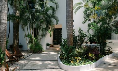 EXCLUSIVA CASA DENTRO DE PUERTO AVENTURAS, CON ACCESO DIRECTO AL CAMPO DE GOLF Y ALBERCA DE 15M