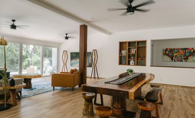 EXCLUSIVA CASA DENTRO DE PUERTO AVENTURAS, CON ACCESO DIRECTO AL CAMPO DE GOLF Y ALBERCA DE 15M