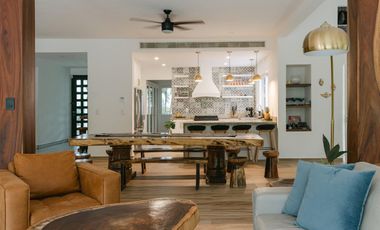 EXCLUSIVA CASA DENTRO DE PUERTO AVENTURAS, CON ACCESO DIRECTO AL CAMPO DE GOLF Y ALBERCA DE 15M