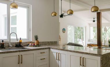 EXCLUSIVA CASA DENTRO DE PUERTO AVENTURAS, CON ACCESO DIRECTO AL CAMPO DE GOLF Y ALBERCA DE 15M