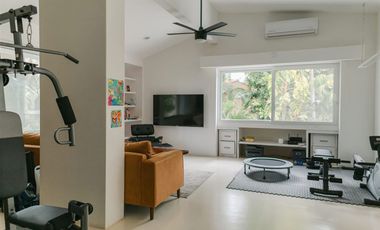 EXCLUSIVA CASA DENTRO DE PUERTO AVENTURAS, CON ACCESO DIRECTO AL CAMPO DE GOLF Y ALBERCA DE 15M