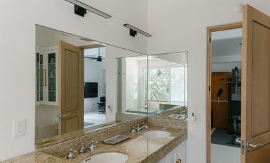 EXCLUSIVA CASA DENTRO DE PUERTO AVENTURAS, CON ACCESO DIRECTO AL CAMPO DE GOLF Y ALBERCA DE 15M