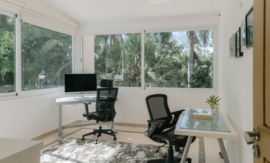 EXCLUSIVA CASA DENTRO DE PUERTO AVENTURAS, CON ACCESO DIRECTO AL CAMPO DE GOLF Y ALBERCA DE 15M