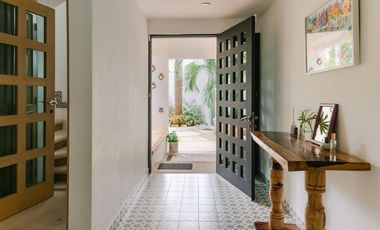 EXCLUSIVA CASA DENTRO DE PUERTO AVENTURAS, CON ACCESO DIRECTO AL CAMPO DE GOLF Y ALBERCA DE 15M