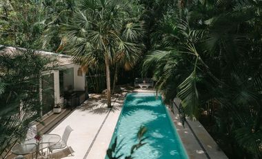 EXCLUSIVA CASA DENTRO DE PUERTO AVENTURAS, CON ACCESO DIRECTO AL CAMPO DE GOLF Y ALBERCA DE 15M