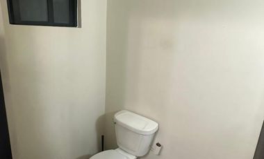 VENDO CASA EN CLÚSTER CON ALBERCA, CASETA DE VIGILANCIA, CANCHA DE FUTBOL Y JUEGOS INFANTILES.