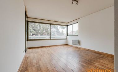 Encantador departamento de 3 dormitorios y 2 baños ubicado en un barrio familiar, cercano a Colegio San Ignacio .
