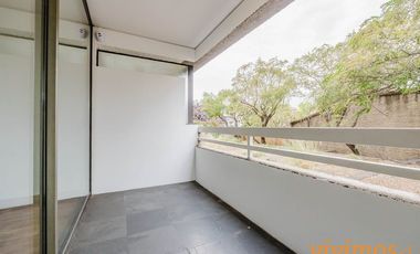 Encantador departamento de 3 dormitorios y 2 baños ubicado en un barrio familiar, cercano a Colegio San Ignacio .