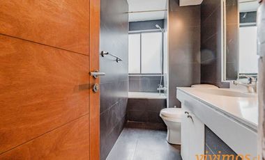 Encantador departamento de 3 dormitorios y 2 baños ubicado en un barrio familiar, cercano a Colegio San Ignacio .