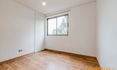 Encantador departamento de 3 dormitorios y 2 baños ubicado en un barrio familiar, cercano a Colegio San Ignacio .