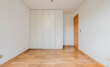 Encantador departamento de 3 dormitorios y 2 baños ubicado en un barrio familiar, cercano a Colegio San Ignacio .