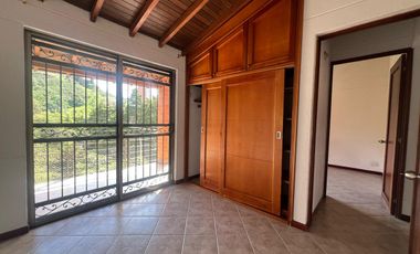 Casa en arriendo en Las Antillas, Envigado