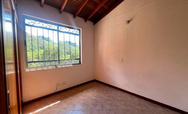 Casa en arriendo en Las Antillas, Envigado