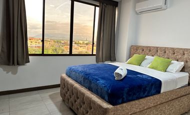 Moderno departamento amoblado en Manta – 3 dormitorios, vista al mar, piscina, parqueadero, pet friendly – Edificio KATAMAR