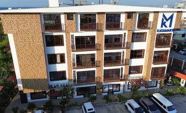 Moderno departamento amoblado en Manta – 3 dormitorios, vista al mar, piscina, parqueadero, pet friendly – Edificio KATAMAR
