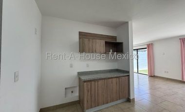 VENTA. Juriquilla - Casa con amenidades, estudio, 3 recámaras