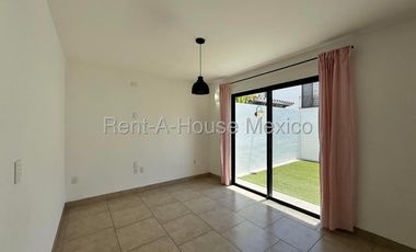 VENTA. Juriquilla - Casa con amenidades, estudio, 3 recámaras