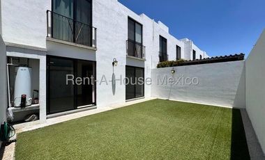 VENTA. Juriquilla - Casa con amenidades, estudio, 3 recámaras