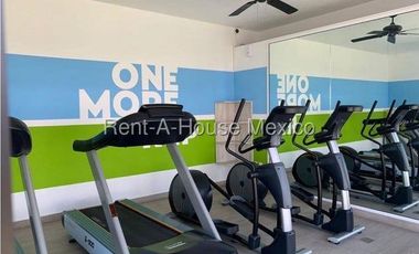 VENTA. Juriquilla - Casa con amenidades, estudio, 3 recámaras