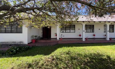 Propiedad en venta de oportunidad con casa de una planta a una cuadra de avenida ilalo valle de los chillos