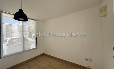 VENTA - Juriquilla, Casa con 3 recámaras, amenidades, estudio