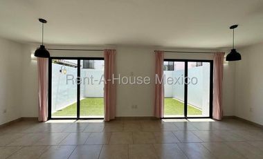 VENTA - Juriquilla, Casa con 3 recámaras, amenidades, estudio