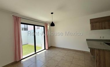 VENTA - Juriquilla, Casa con 3 recámaras, amenidades, estudio