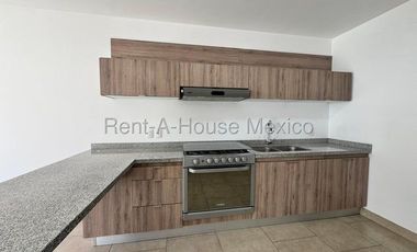 VENTA - Juriquilla, Casa con 3 recámaras, amenidades, estudio