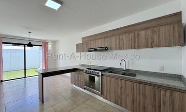 VENTA - Juriquilla, Casa con 3 recámaras, amenidades, estudio