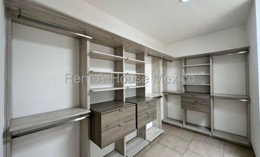 VENTA - Juriquilla, Casa con 3 recámaras, amenidades, estudio