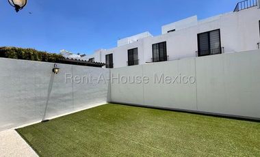 VENTA - Juriquilla, Casa con 3 recámaras, amenidades, estudio
