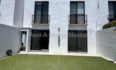 VENTA - Juriquilla, Casa con 3 recámaras, amenidades, estudio