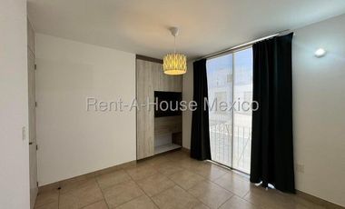 VENTA - Juriquilla, Casa con 3 recámaras, amenidades, estudio