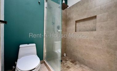 VENTA - Juriquilla, Casa con 3 recámaras, amenidades, estudio