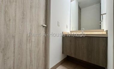 VENTA - Juriquilla, Casa con 3 recámaras, amenidades, estudio
