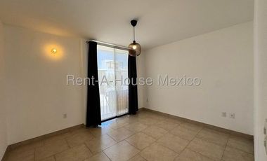 VENTA - Juriquilla, Casa con 3 recámaras, amenidades, estudio