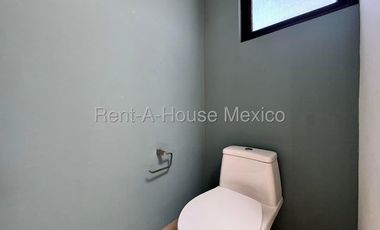 VENTA - Juriquilla, Casa con 3 recámaras, amenidades, estudio