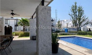 VENTA - Juriquilla, Casa con 3 recámaras, amenidades, estudio